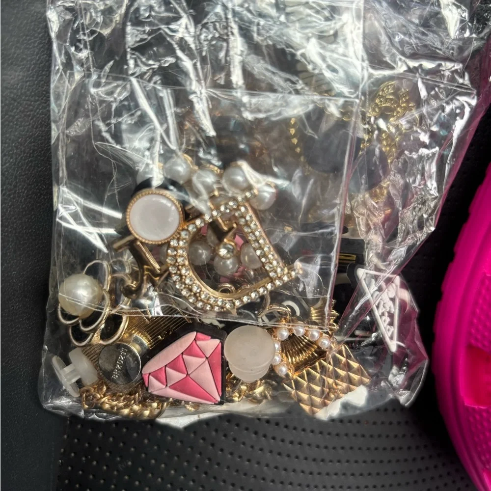 Crocs Classic Clog - Vibrant Pink - Picture 3 of 5